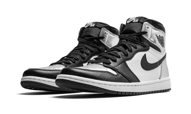 Air Jordan 1 Retro High Silver Toe - Image 2