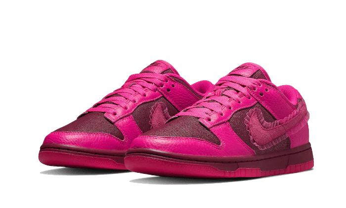 Nike Dunk Low Valentines Day (2022) - Image 2