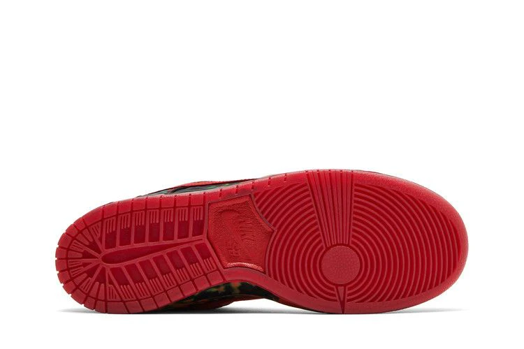 The Wizard of Oz x Nike SB Dunk Low Poppy Field - Image 4
