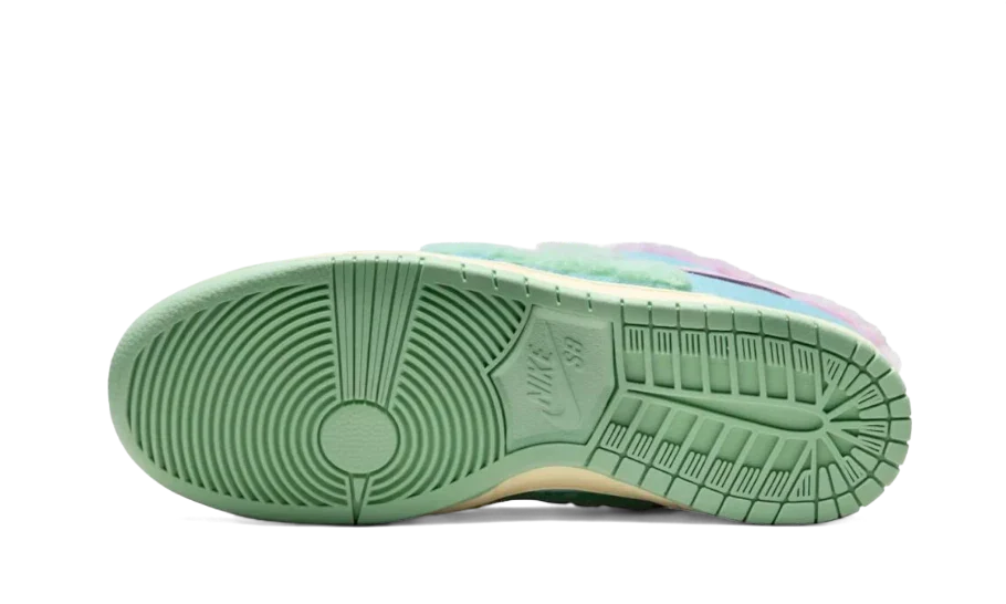 Verdy x Nike SB Dunk Low "Visty" - Image 3